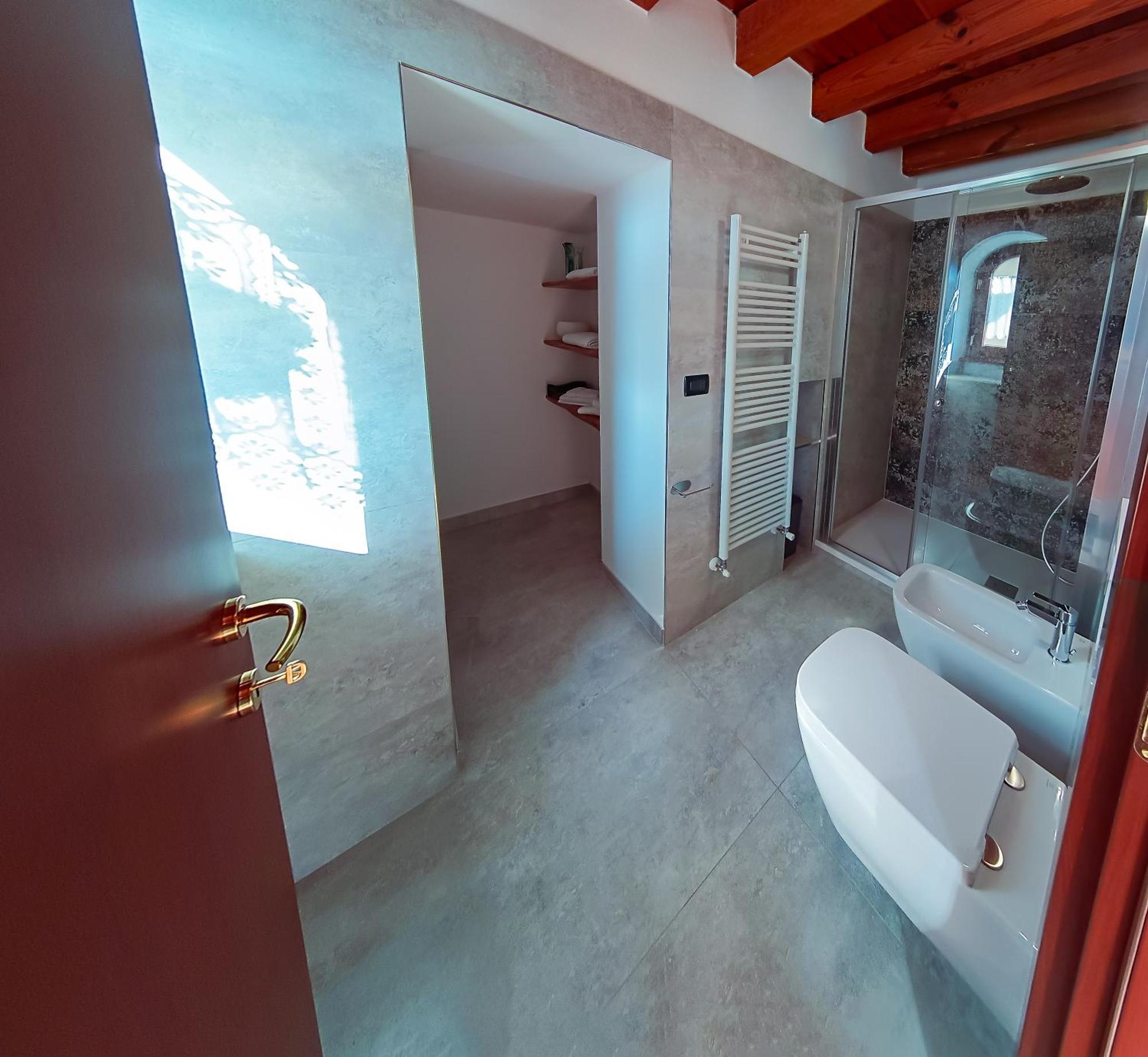 La Casa Sulla Roccia Hotel Pisogne Eksteriør billede
