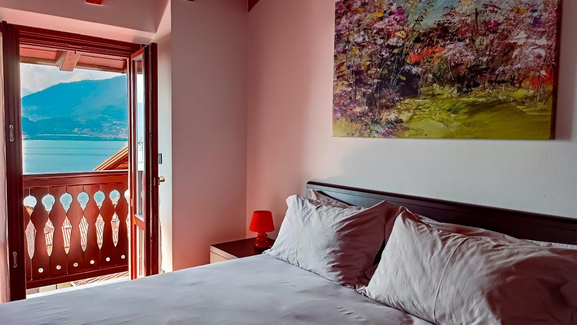 La Casa Sulla Roccia Hotel Pisogne Eksteriør billede