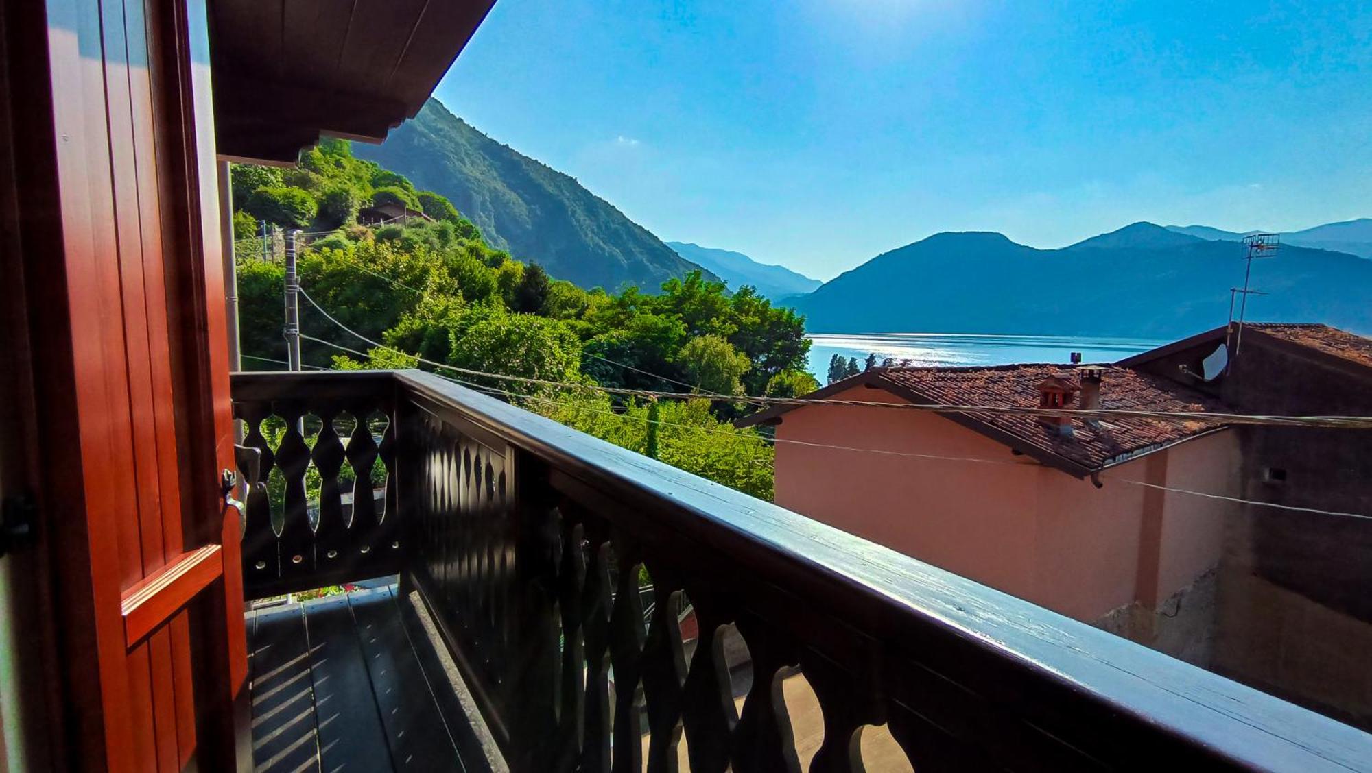 La Casa Sulla Roccia Hotel Pisogne Eksteriør billede